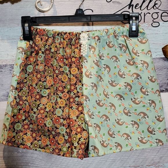 Handmade Sloths & Flowers 70s Style Retro High Waist Shorts Sz Small - Picture 1 of 7